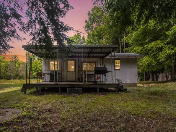 9095 Five Mile Rd, Hesperia, MI 49421