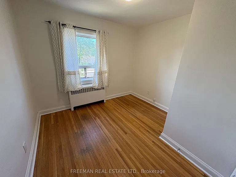 535 Lawrence Ave W — Photo 13