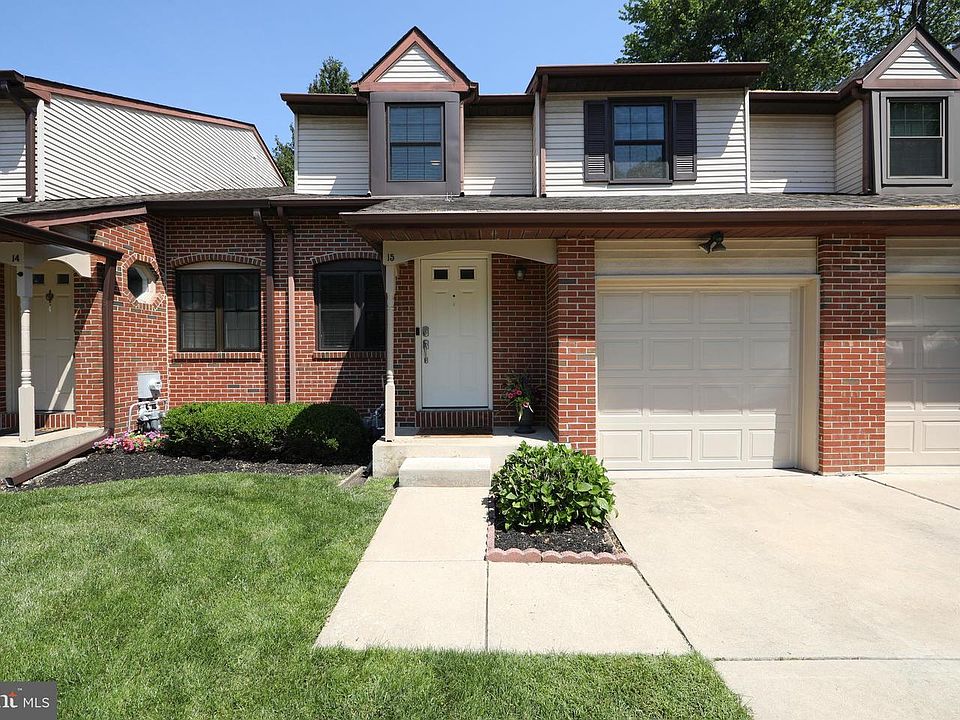 1st image of 15 Greensward Ln