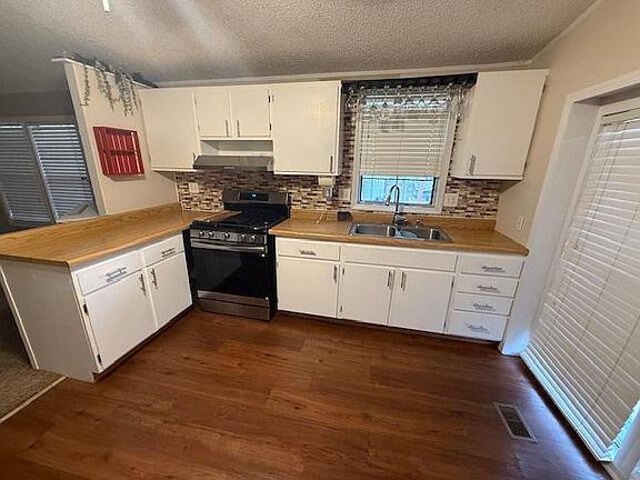 3rd image of 320 N Blackstone Street #14