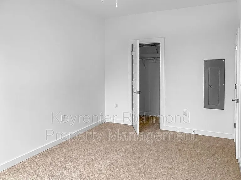 114 W 12th St #B — Photo 17