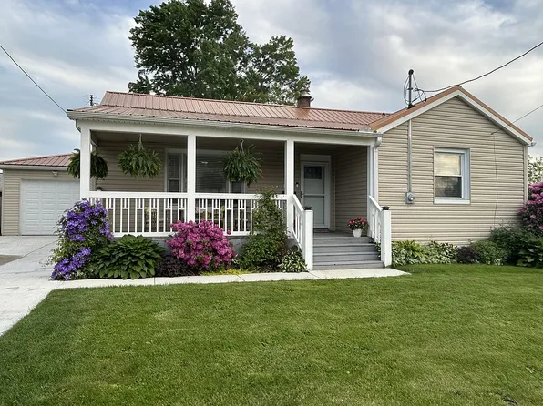 203 Hazel St, Zelienople, PA 16063