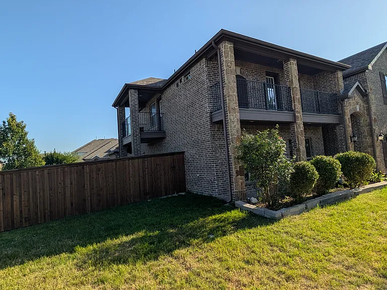12461 Bridgeport Dr — Photo 2