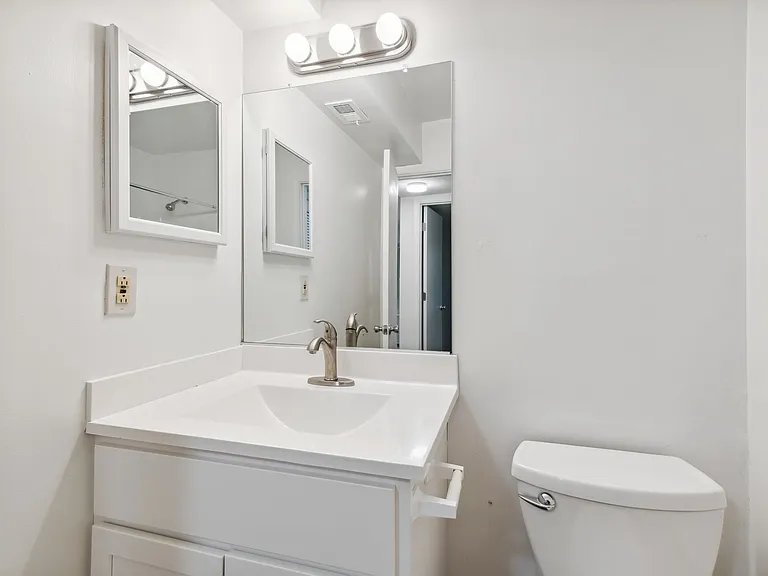 Amhurst III Apartments — Photo 19