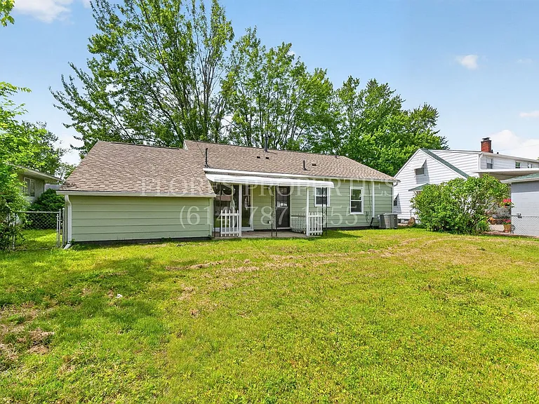 1300 Evaline Dr — Photo 10