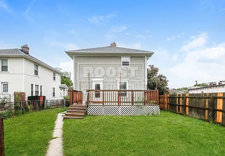 103 N Clairmont Ave — Photo 2