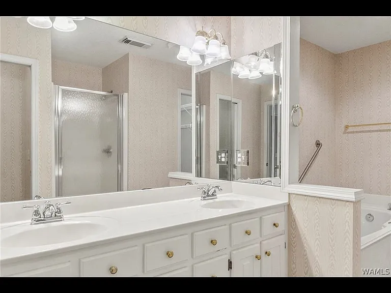 2101 Fox Ridge Rd #1 — Photo 9