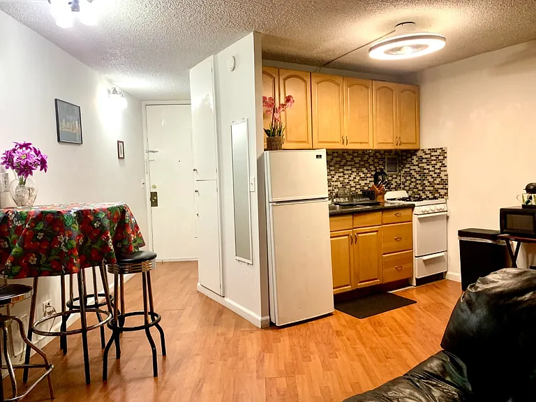 750 Amana St #312 — Photo 12