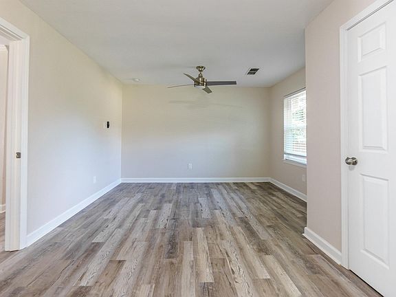 2nd image of 1385 W Shelby Dr