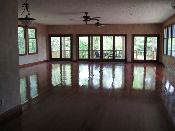 28x36 Living/Dining Area