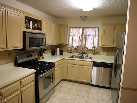 4th image of 1415 River Oak Dr