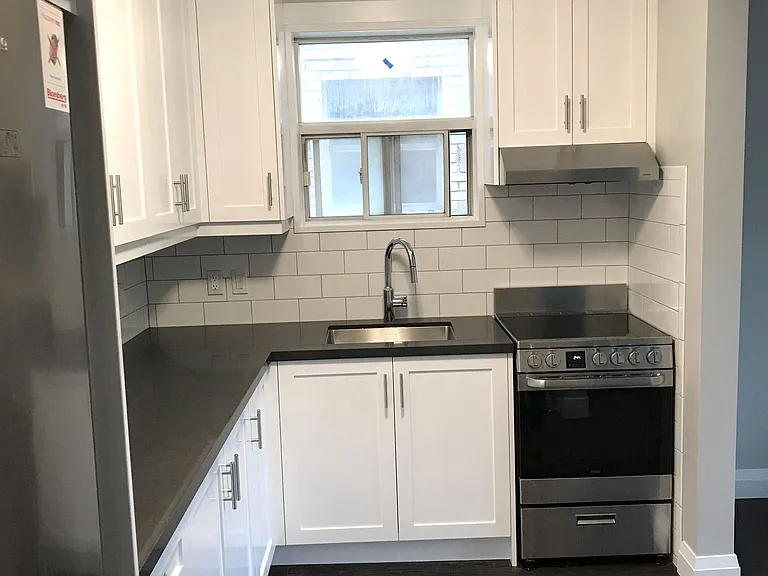 273 Lakeshore Rd E #1 — Photo 2