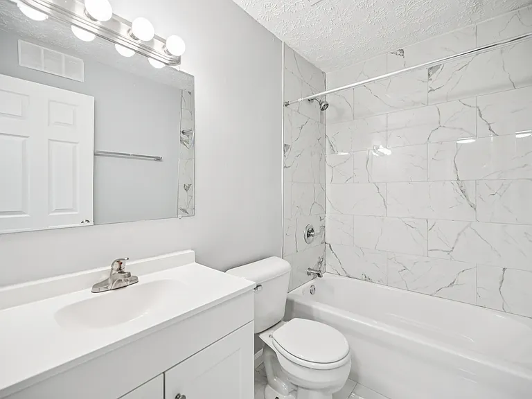 Virginia Creek Apartments — Photo 19