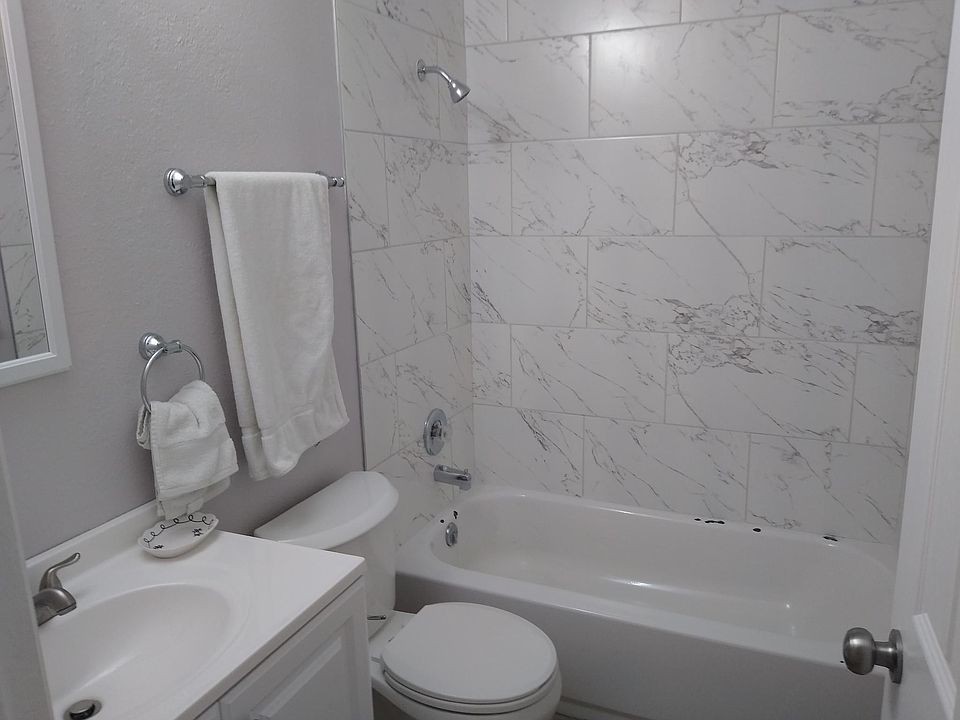 2nd image of 1319 E Vista Ave APT D