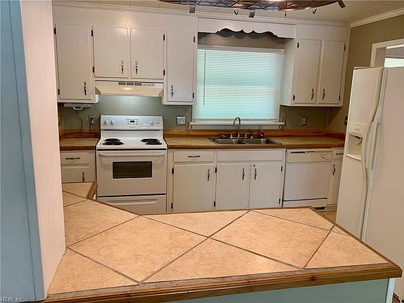 4th image of 205 Alberta Dr