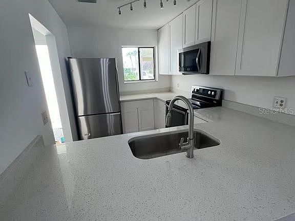 3rd image of 18 Saint Andrews Ct