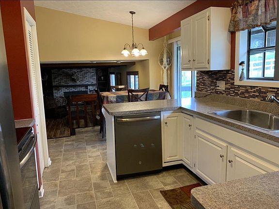 5th image of 617 Eagleview Dr