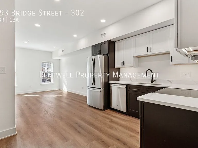 193 Bridge St #302 — Photo 2