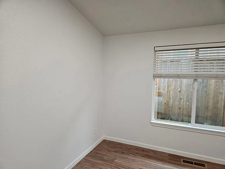 885 Creek Ct NW — Photo 5
