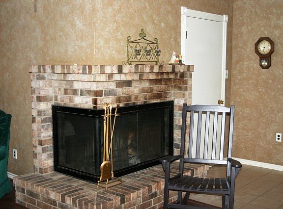 3rd image of 2409 White Dr