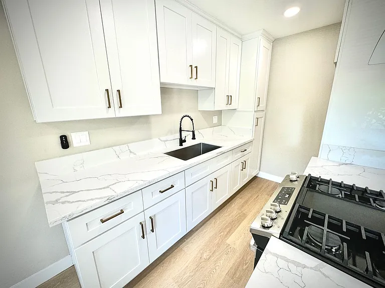 321 N Macneil St — Photo 2