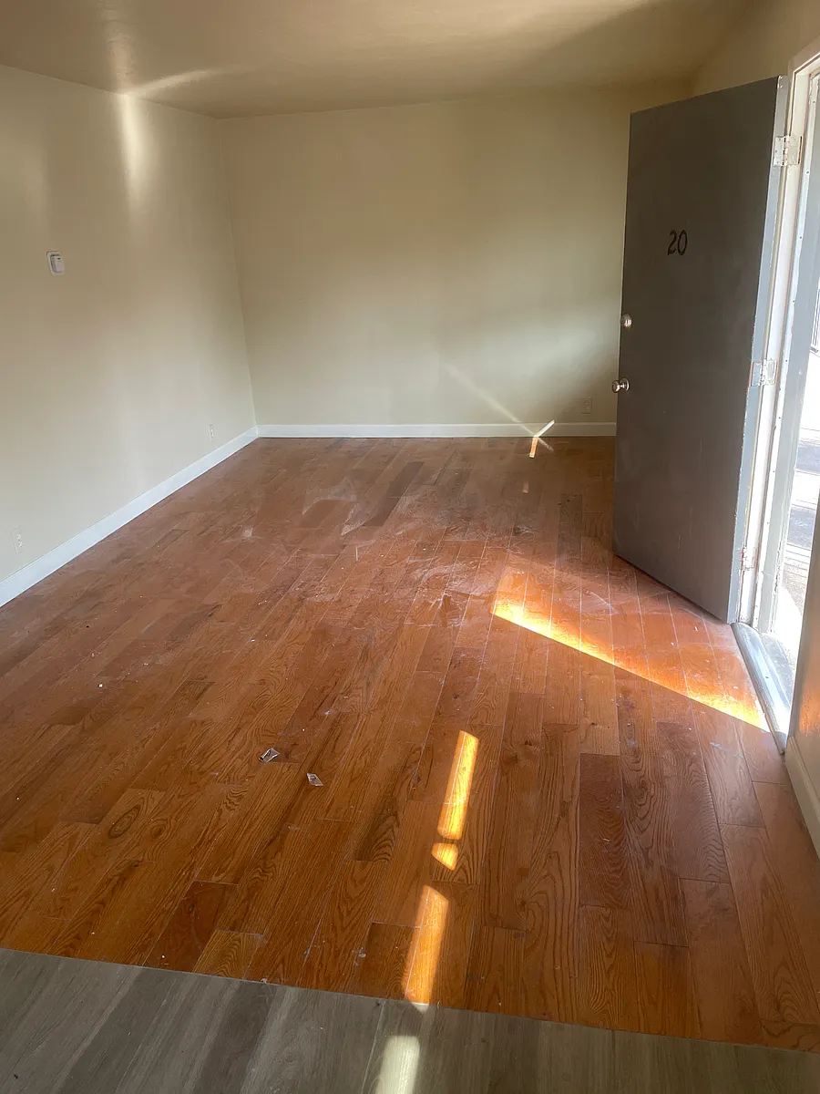Building Photo - 3070 Moorpark Ave #20
