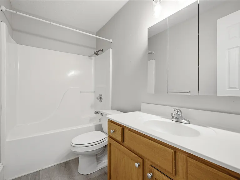 200 E 9th St #4 — Photo 15