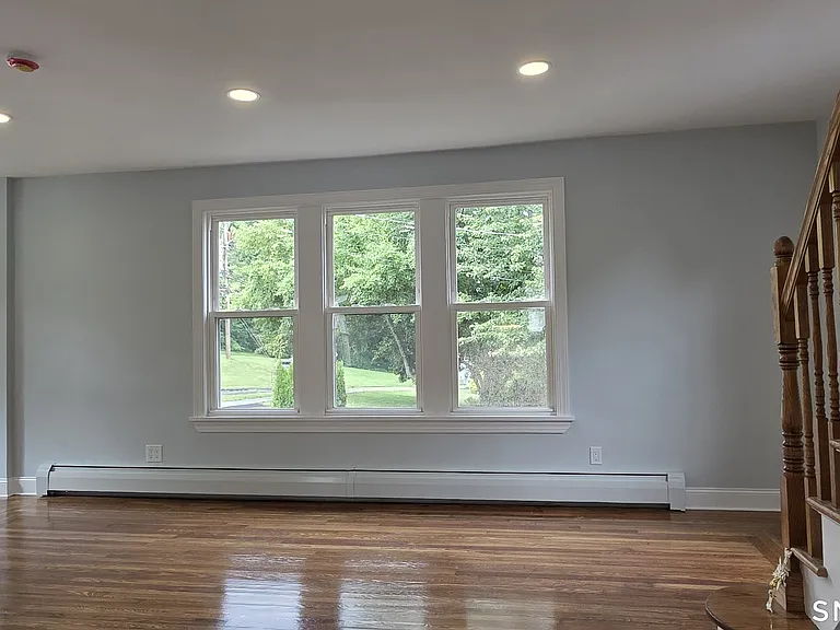 782 Center St — Photo 11