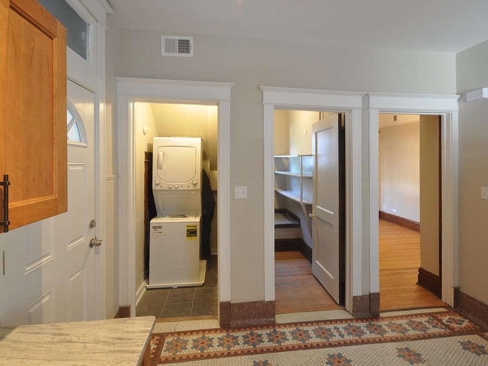 Kitchen complete with washer/dryer and pantry