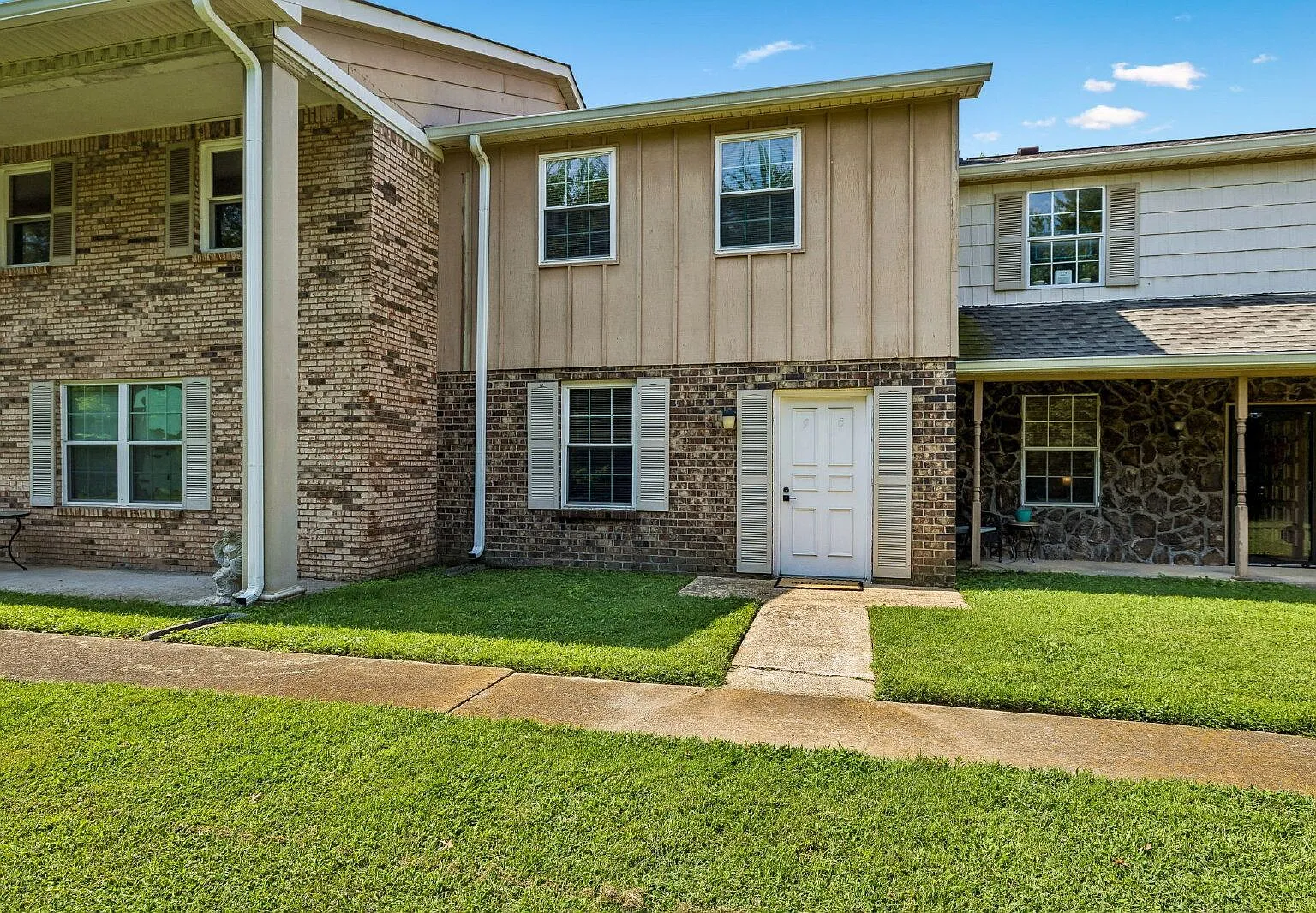 2 bed, 1.5 bath, 1280 sqft, $1,450 — Photo 1