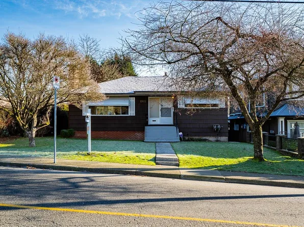 1910 Holdom Ave, Burnaby, BC V5B 3W3