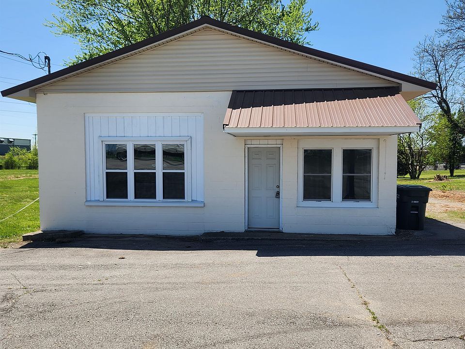 2nd image of 2745 Pembroke Rd #1