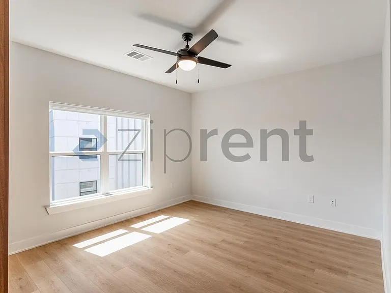 2500 Longview St #523 — Photo 8