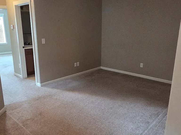 2710 NE 130th Ct — Photo 9