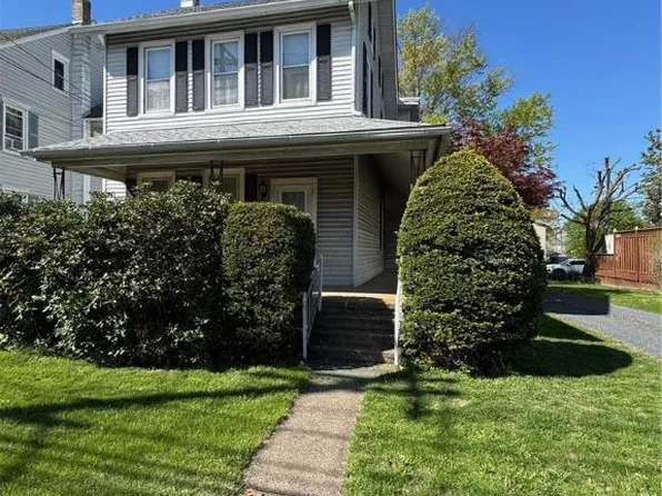 735 W Broad St, Quakertown, PA 18951