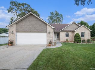 2480 Briar Creek Ln, Burton, MI 48509