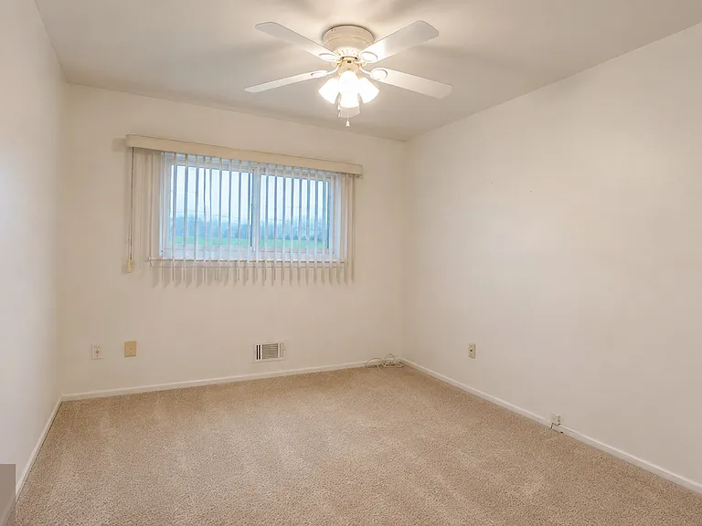 55 Galway Dr — Photo 6
