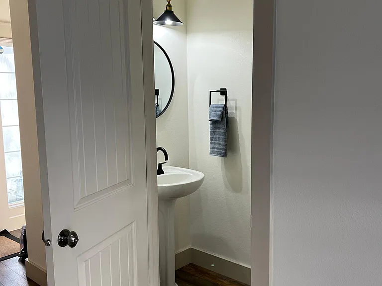 2127 S Amy Ave — Photo 5