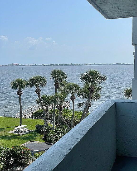 Balcony View of Indian River