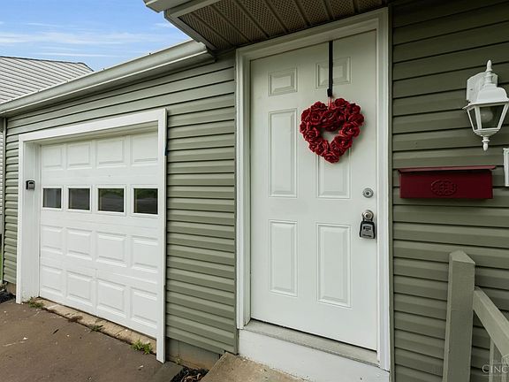 2nd image of 1364 Karahill Dr