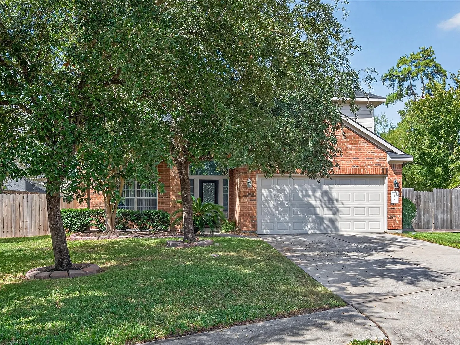 4 bed, 2.5 bath, 2286 sqft, $2,600 — Photo 2
