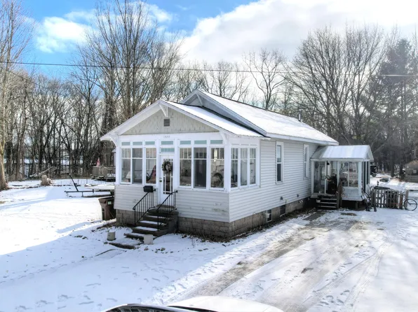 1389 W Laketon Ave, Muskegon, MI 49441