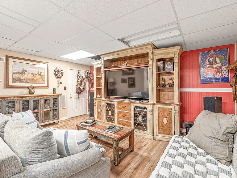 3929 Wexford Ln — Photo 2
