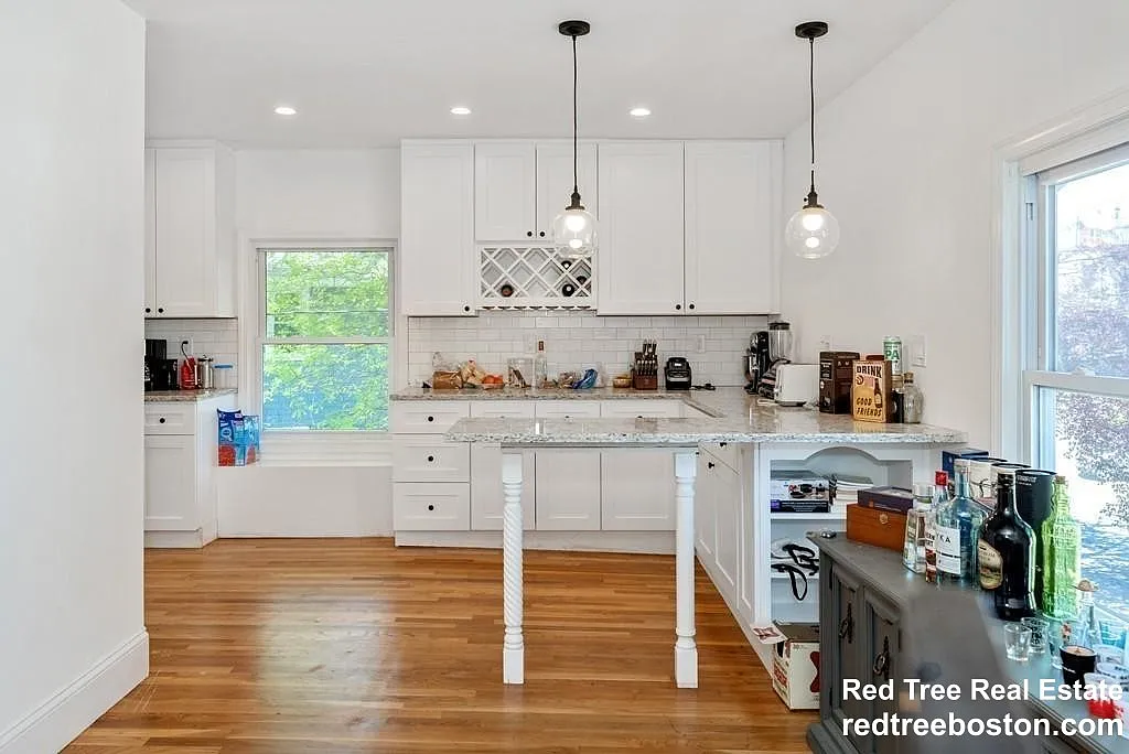 3 bed, 2200 sqft, $5,100 — Photo 3