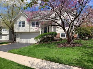880 Essex Cir, Grayslake, IL 60030