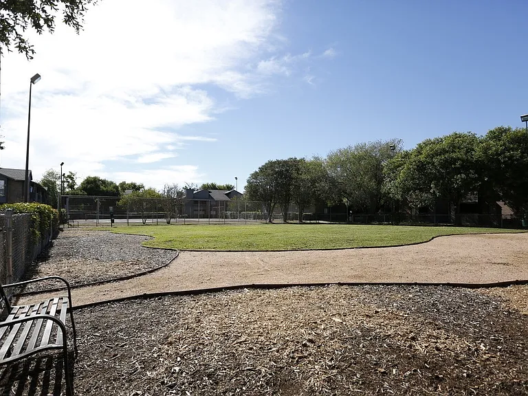 Sandcastle Apartments — Photo 21