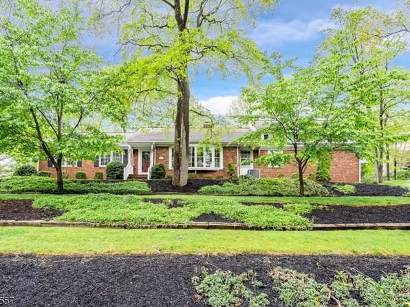 32 Hillside Ter, New Providence Boro, NJ 07901