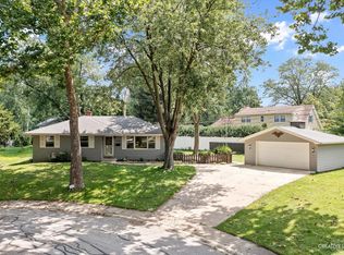 915 Hickory Ln, Naperville, IL 60540