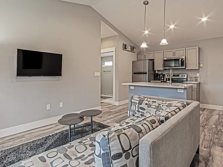 504 NW Newport Ave #B — Photo 16