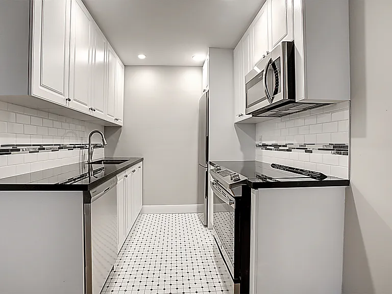 90 Jameson Ave — Photo 13